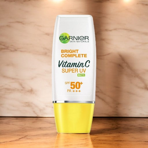 GARNIER Skin Naturals Bright Complete Vitamin C Super UV Matte SPF 50