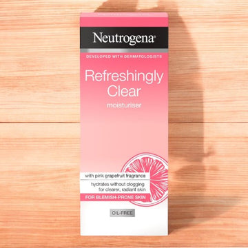 Neutrogena Developed with Dermatologists Refreshingly Clear moisturiser with Pink Grapefruit frgrance For Blemish-Prone Skin